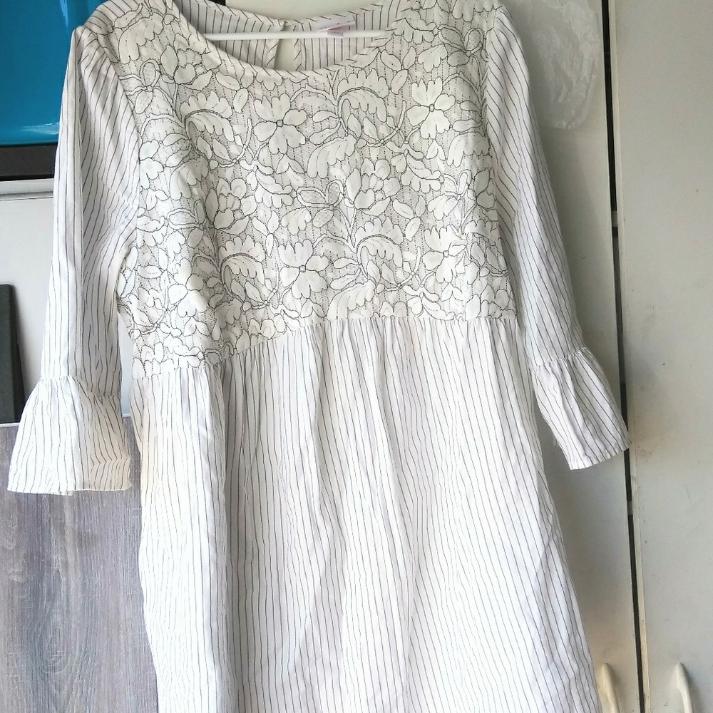 White and grey striped top